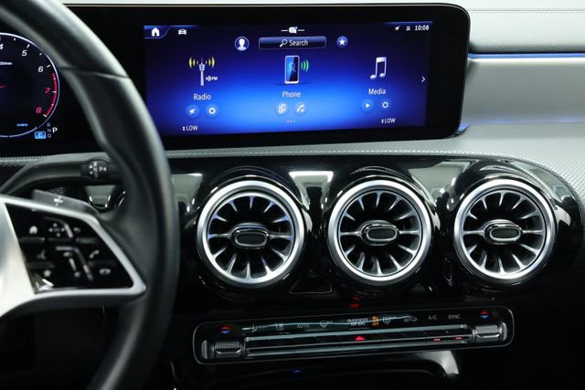 Used 2025 Mercedes-Benz CLA 250 image 16