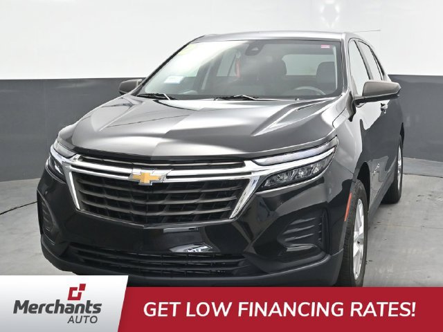 Used 2022 Chevrolet Equinox LS w/ LS Convenience Package AWD/4WD image 2