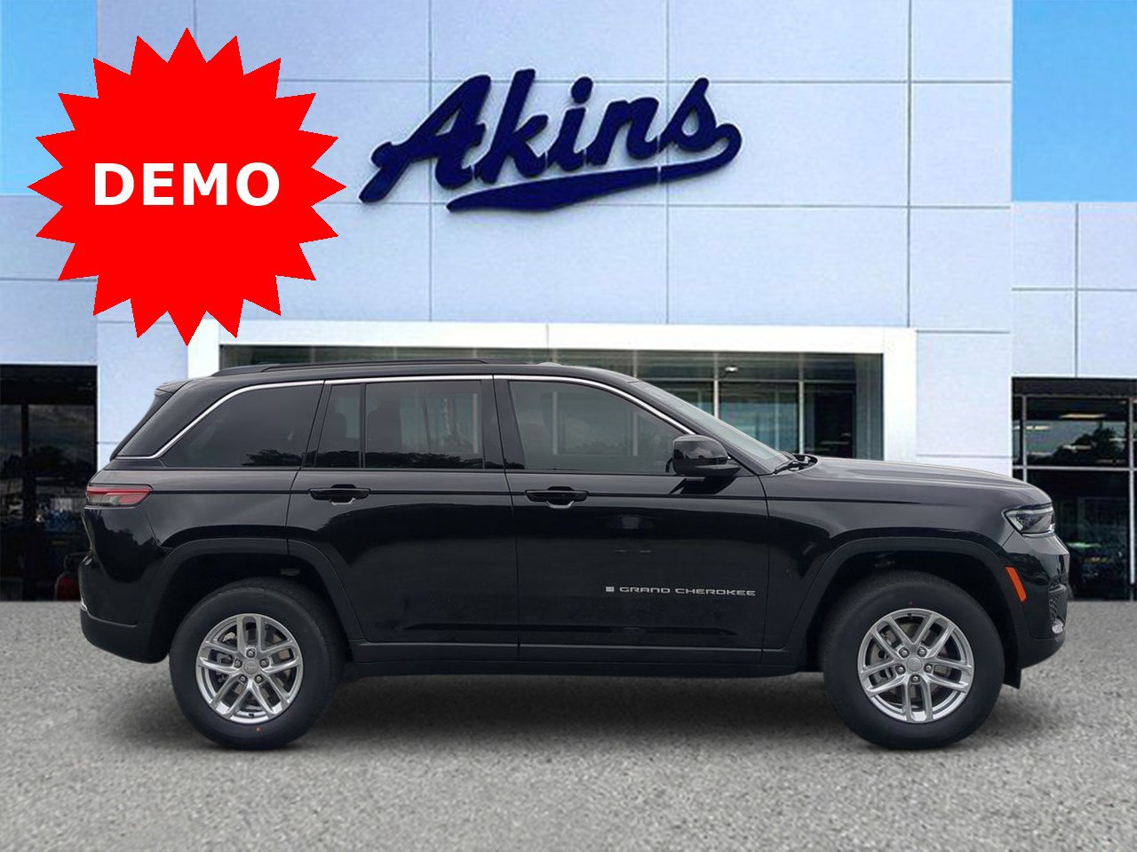 New 2025 Jeep Grand Cherokee Laredo X w/ Luxury Tech Group I