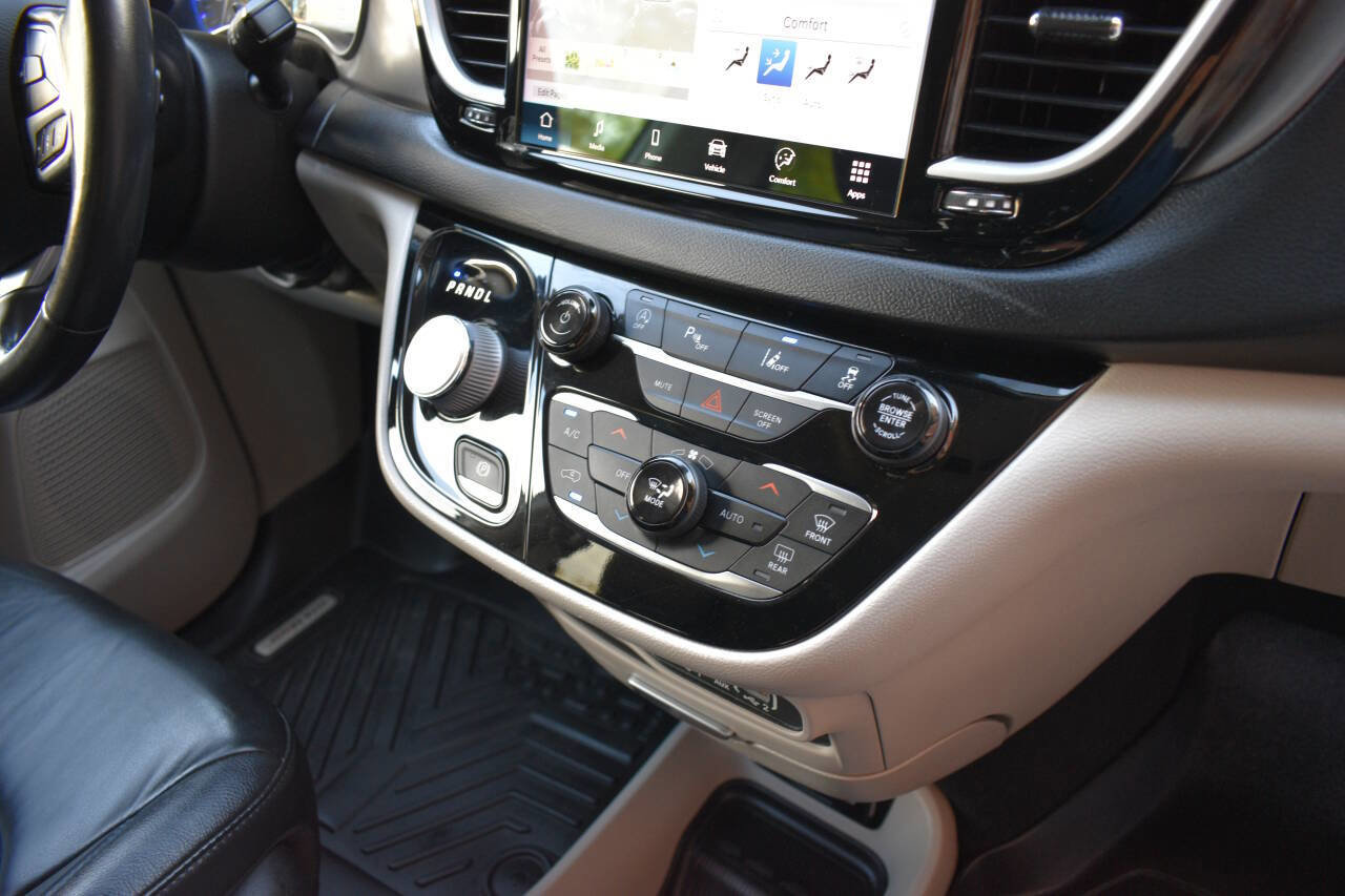 Used 2021 Chrysler Pacifica Touring-L image 27