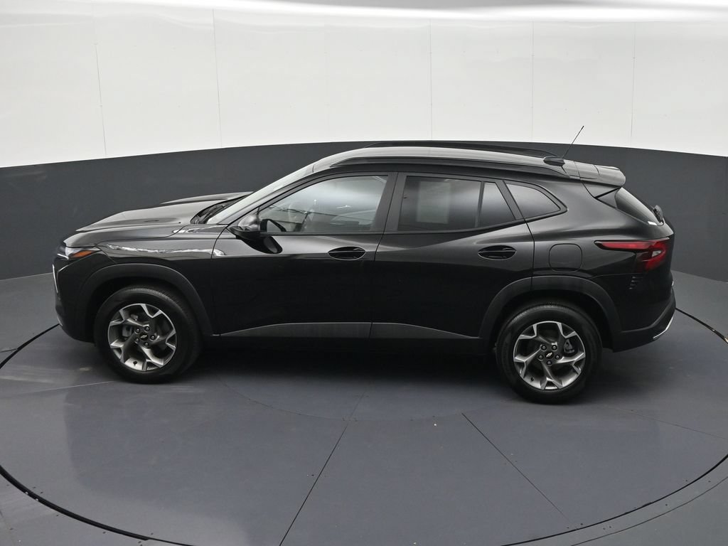 Certified 2026 Chevrolet Trax LT FWD image 23