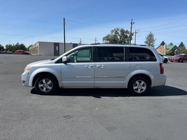 Used 2008 Dodge Grand Caravan SXT w/ Entertainment Group 2 FWD image 9