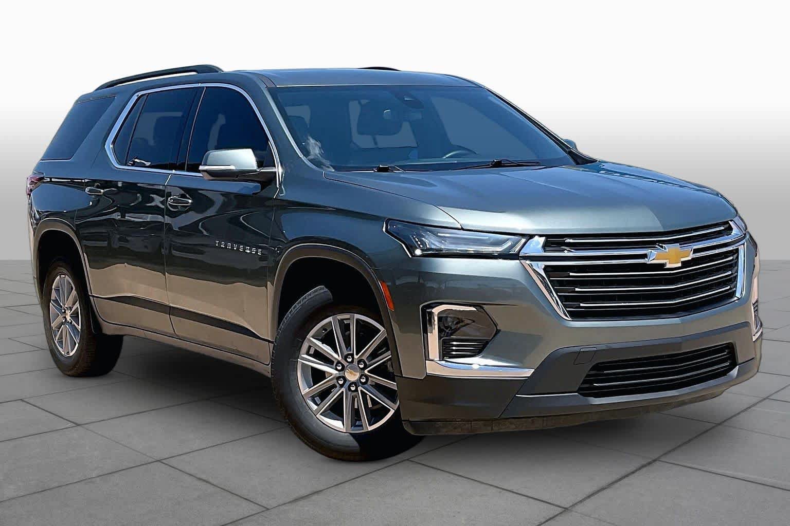 Used 2023 Chevrolet Traverse LT FWD image 3