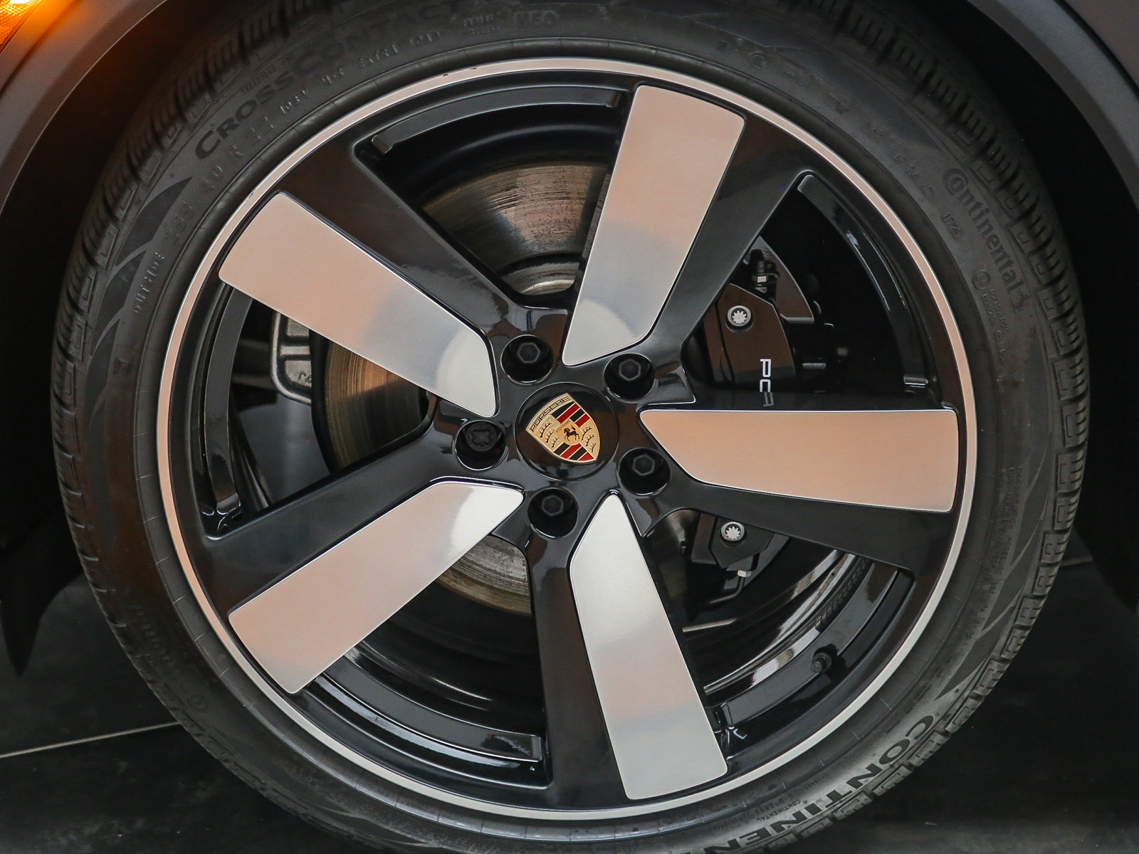 Certified 2025 Porsche Macan 4S Electric AWD/4WD image 11