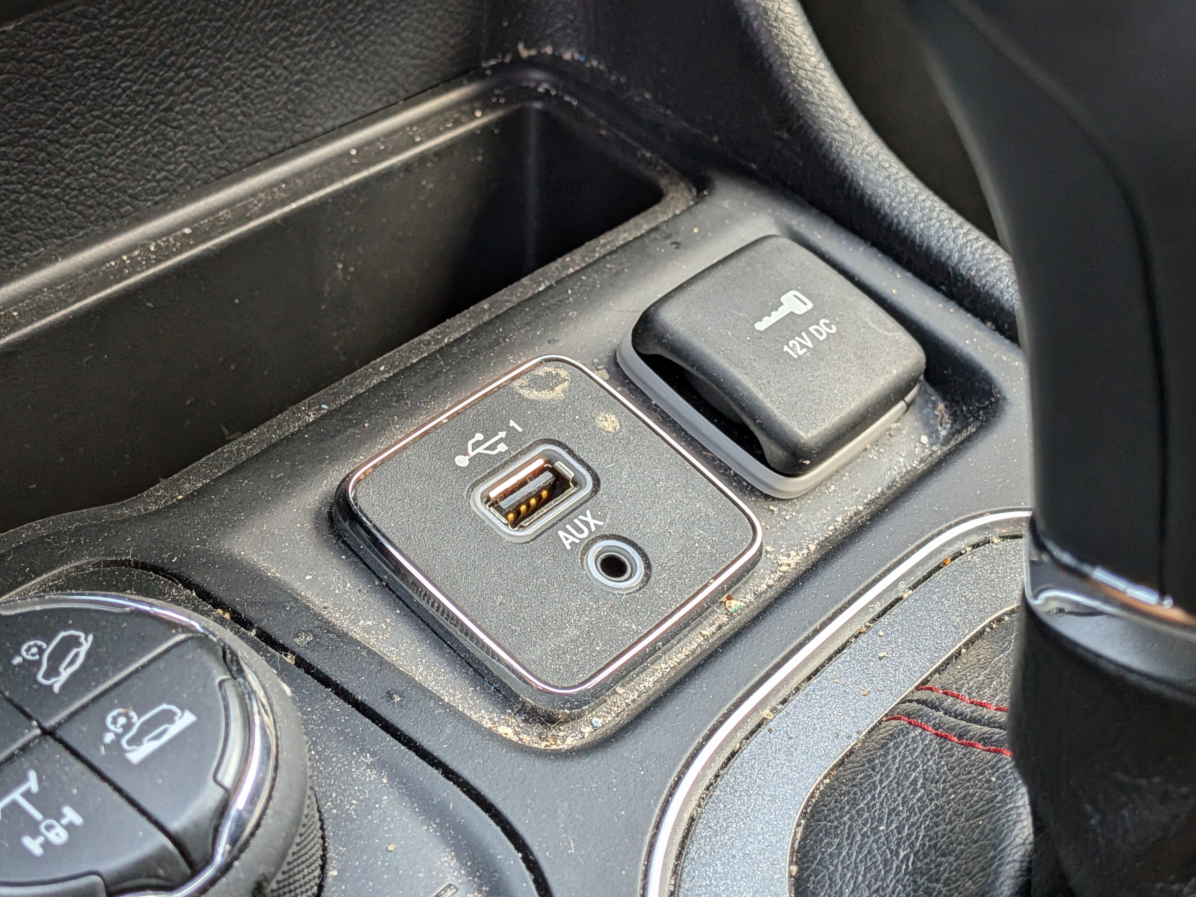 Used 2020 Jeep Cherokee Trailhawk AWD/4WD image 29