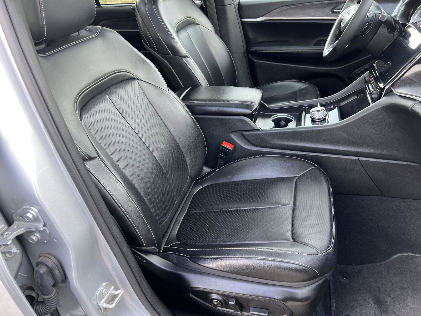 Used 2024 Jeep Grand Cherokee L Limited w/ Luxury Tech Group II image 42