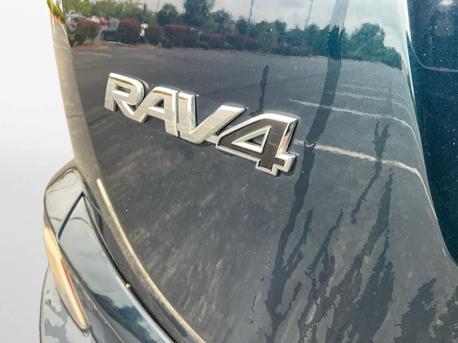Used 2018 Toyota RAV4 XLE AWD/4WD image 11