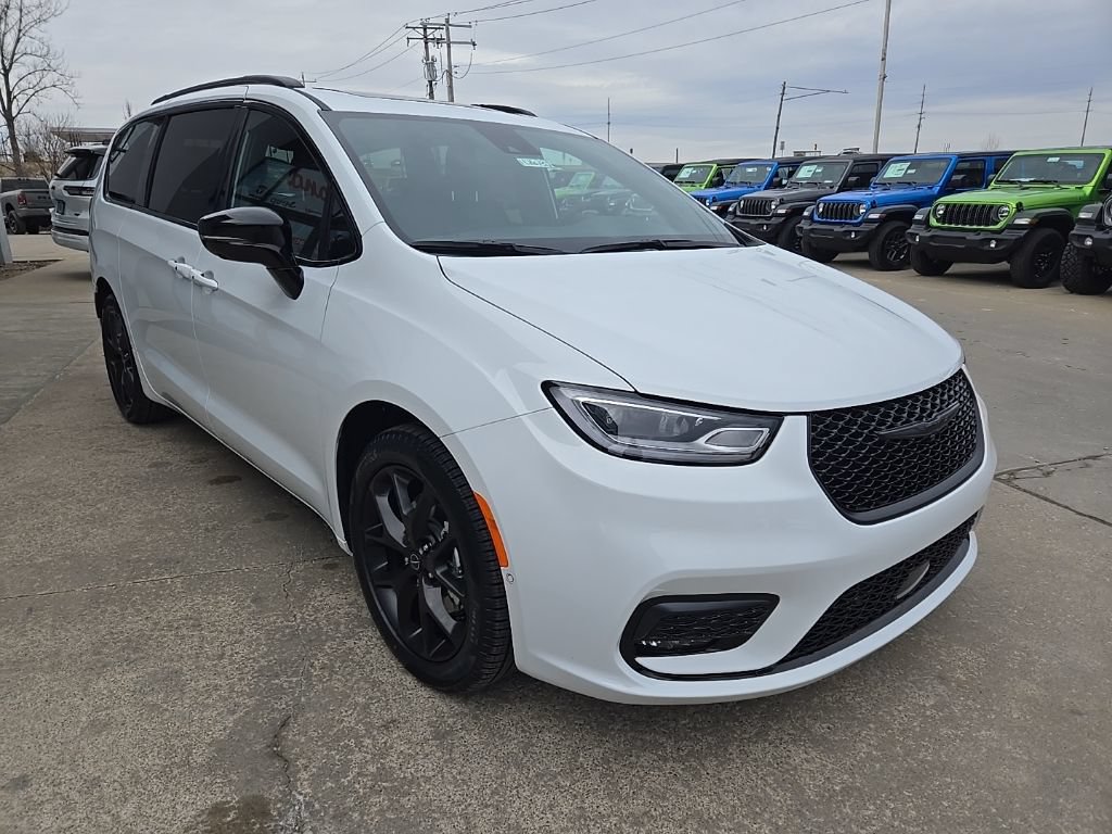 New 2026 Chrysler Pacifica Select w/ S Appearance Package FWD image 14