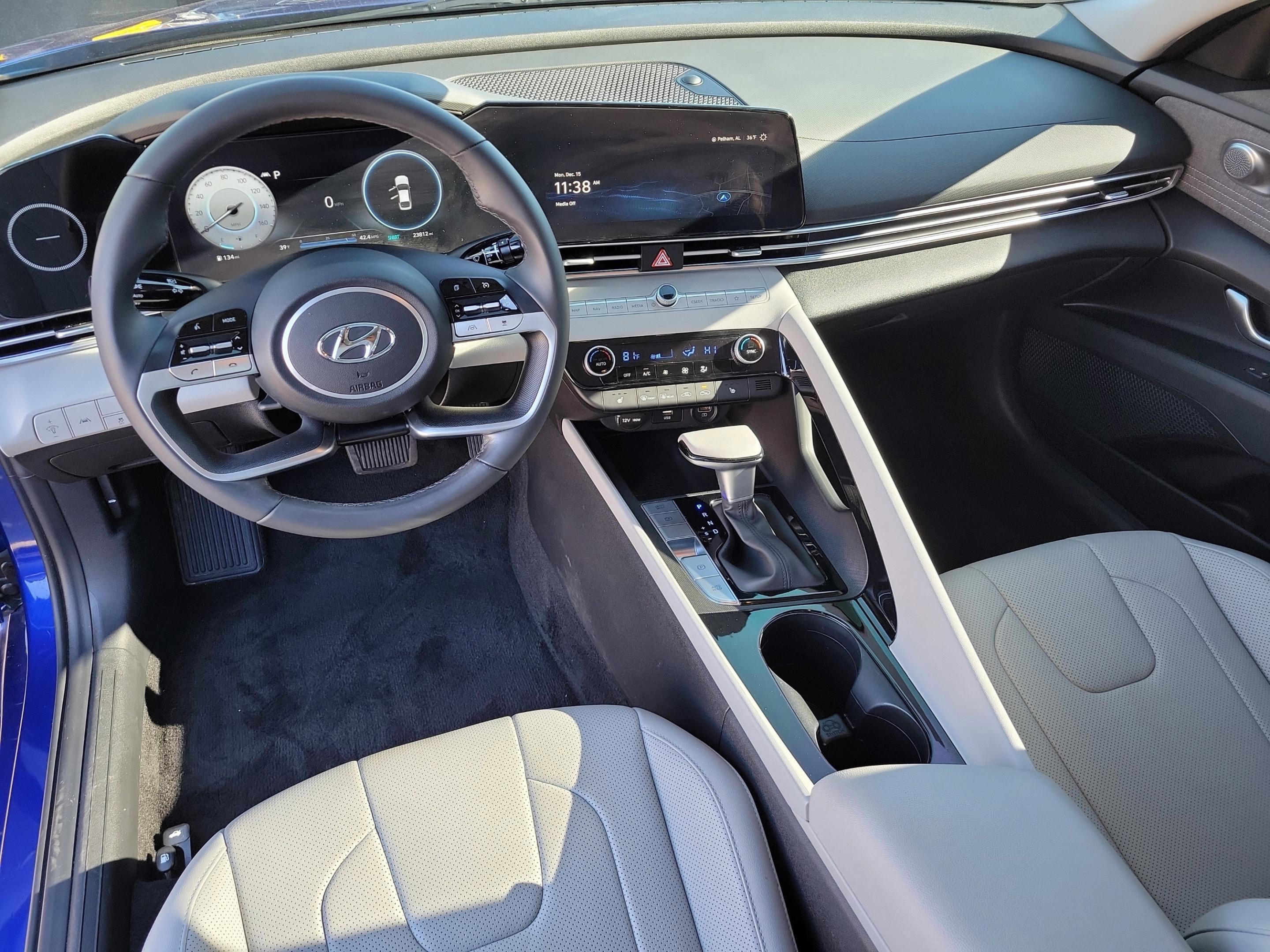 Used 2023 Hyundai Elantra Limited image 22