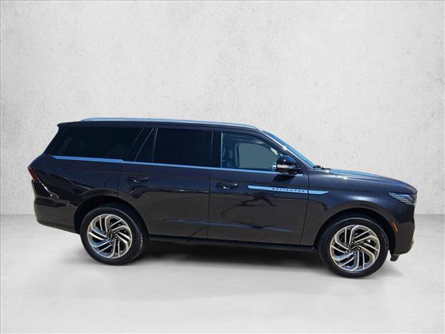 Used 2025 Lincoln Navigator Reserve AWD/4WD image 9