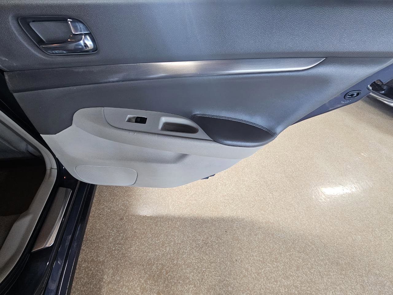 Used 2010 INFINITI G37 Journey w/ Premium Pkg image 13