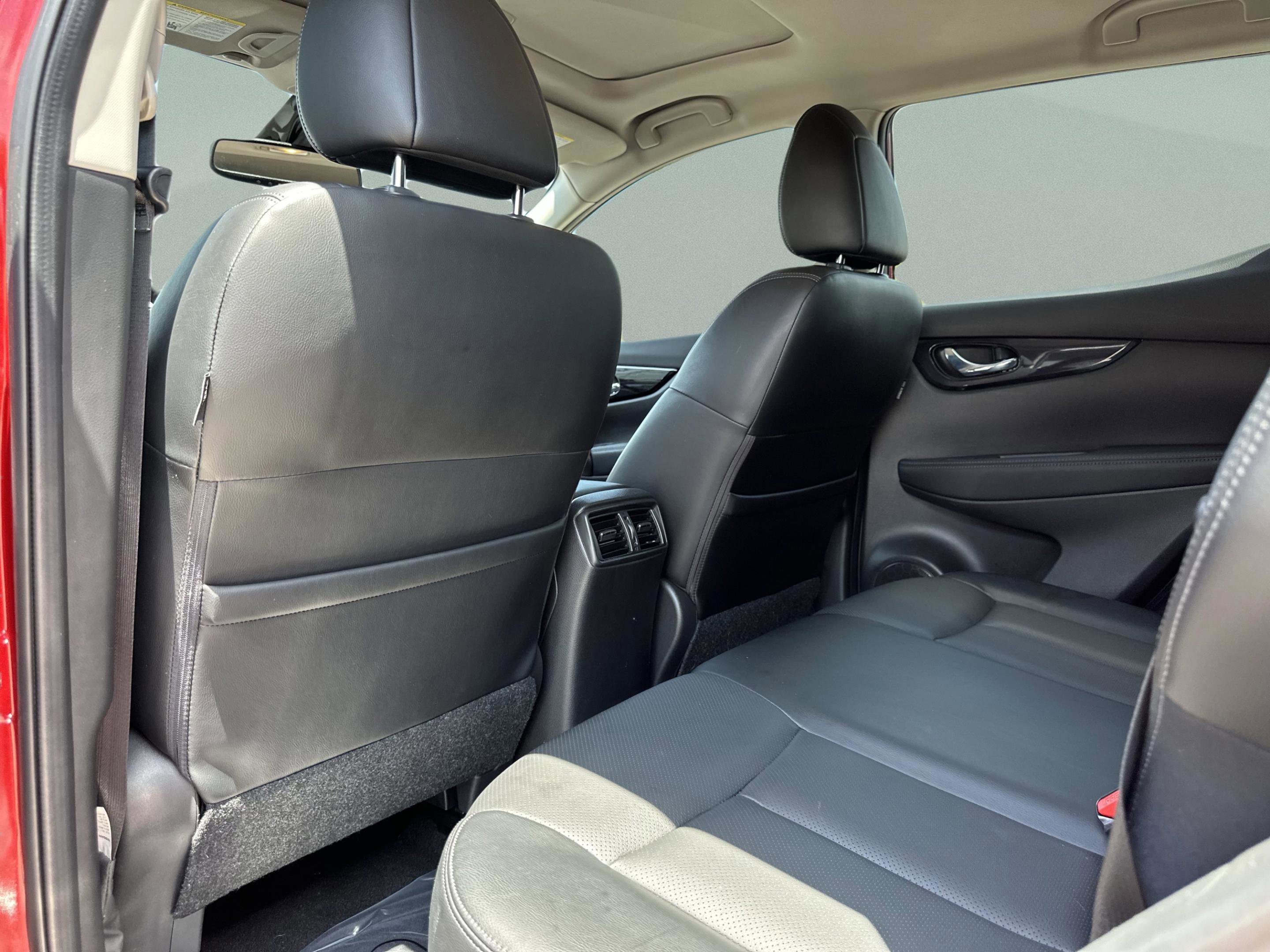 Used 2019 Nissan Rogue Sport SL w/ Premium Package FWD image 18