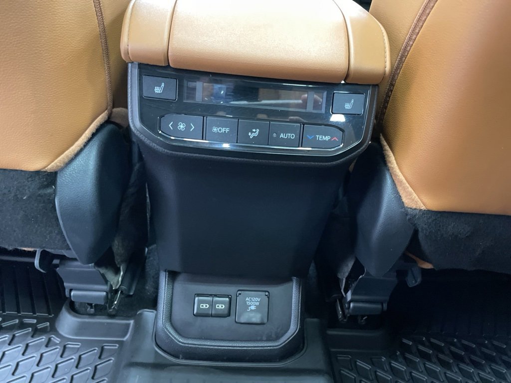 Used 2024 Toyota Highlander Platinum image 18
