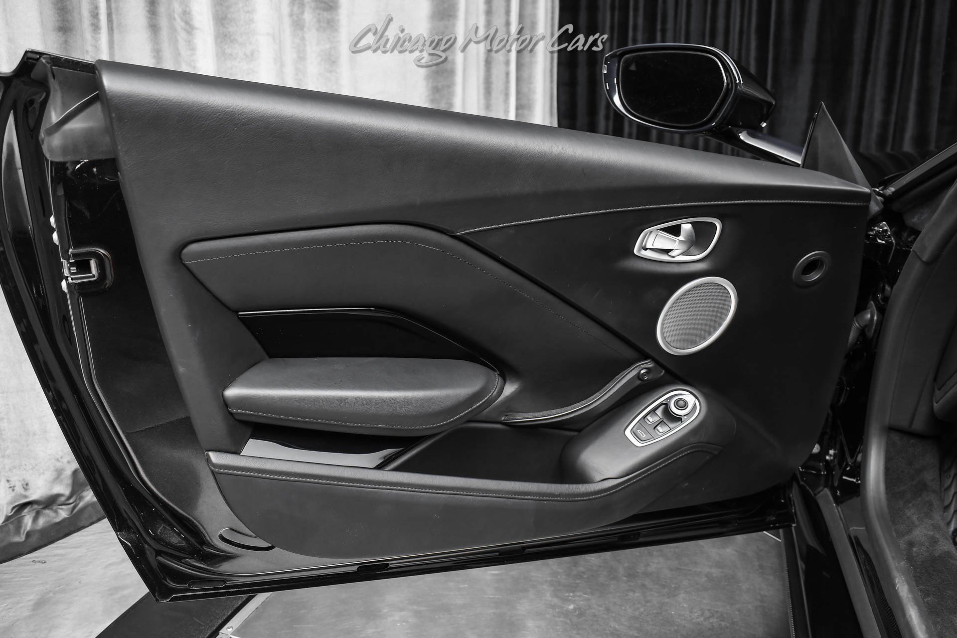 Used 2020 Aston Martin V8 Vantage Coupe RWD image 23