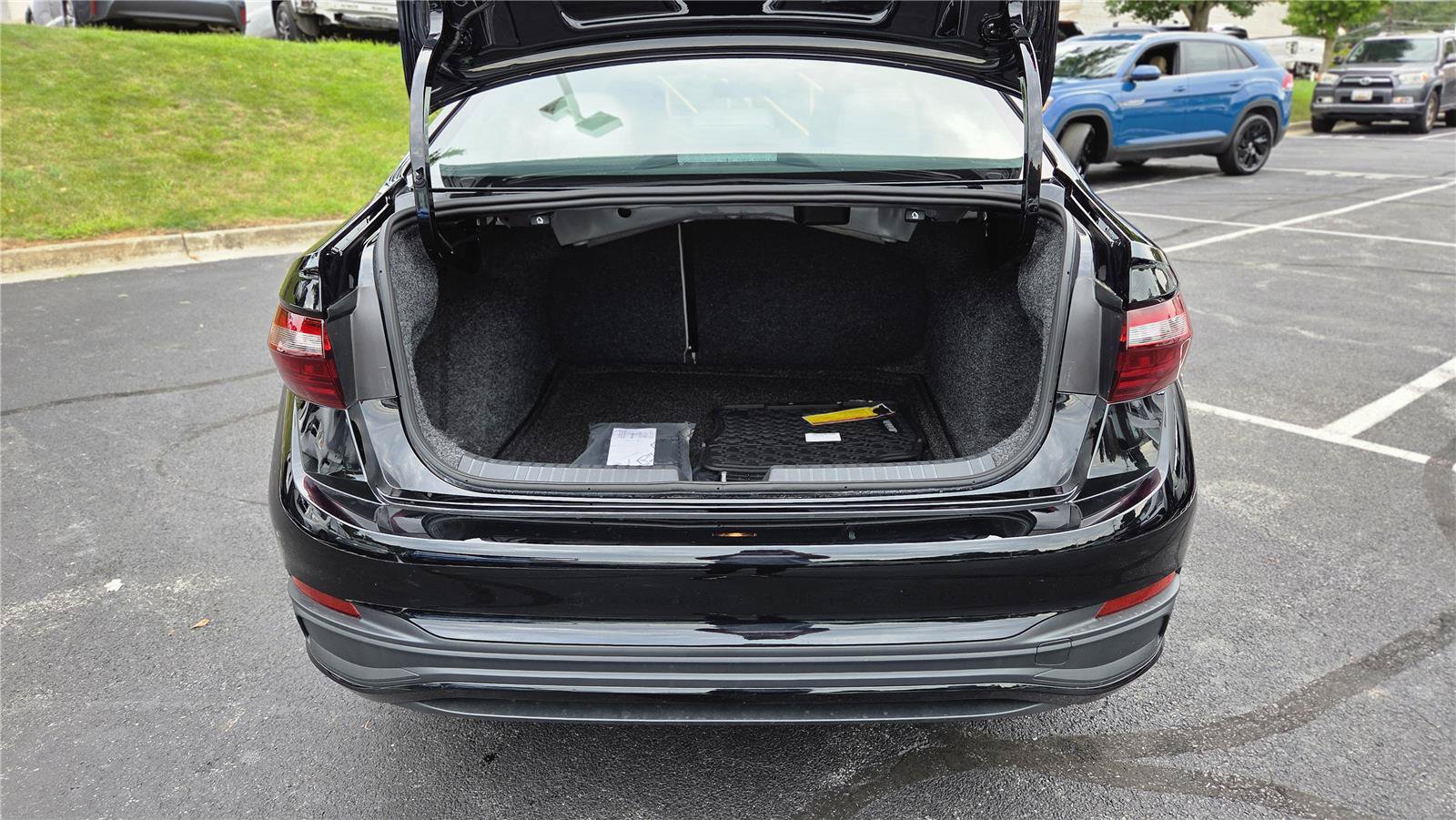 New 2026 Volkswagen Jetta SE FWD image 5