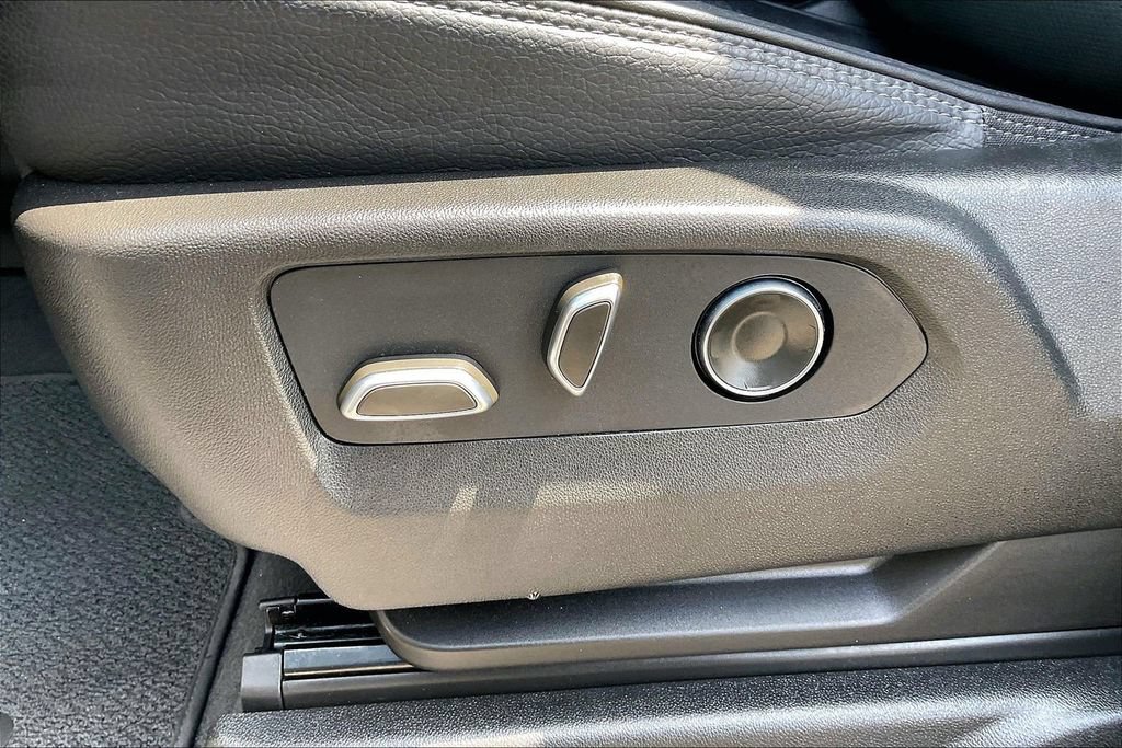 Used 2024 GMC Yukon Denali RWD image 26