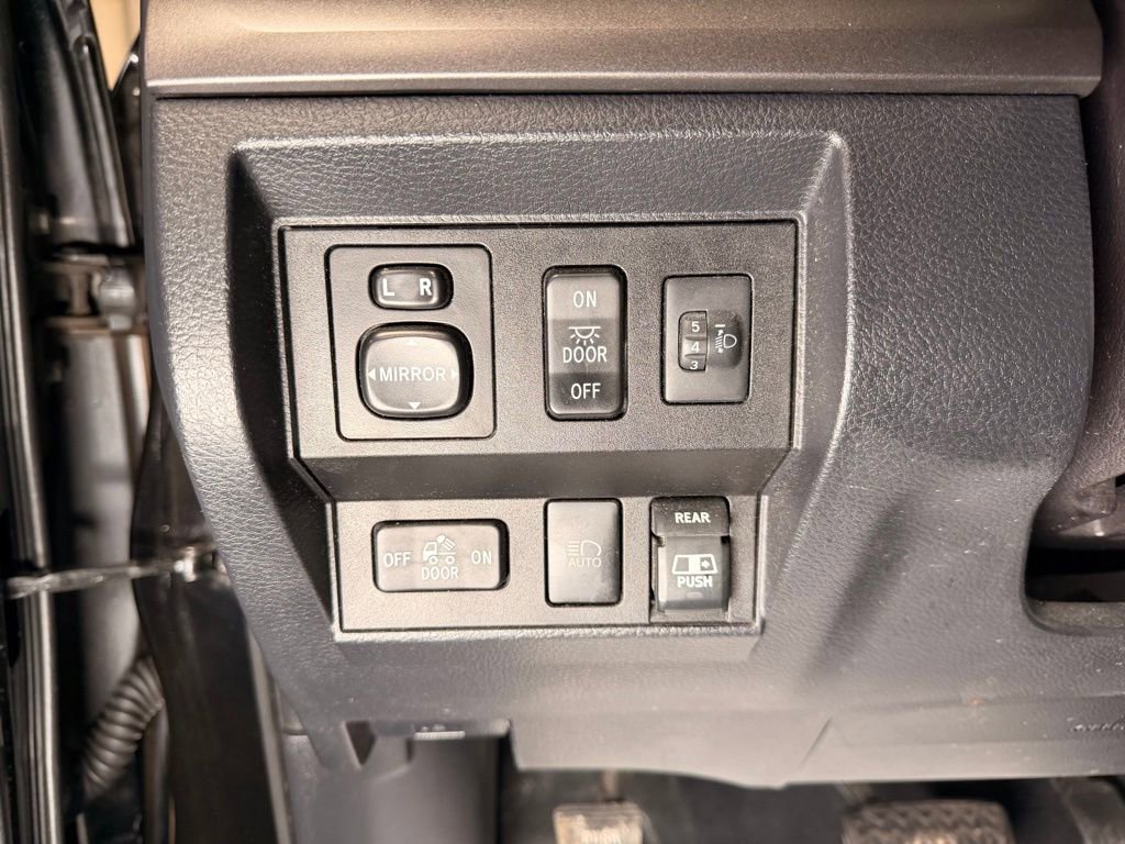 Used 2019 Toyota Tundra SR5 AWD/4WD image 4