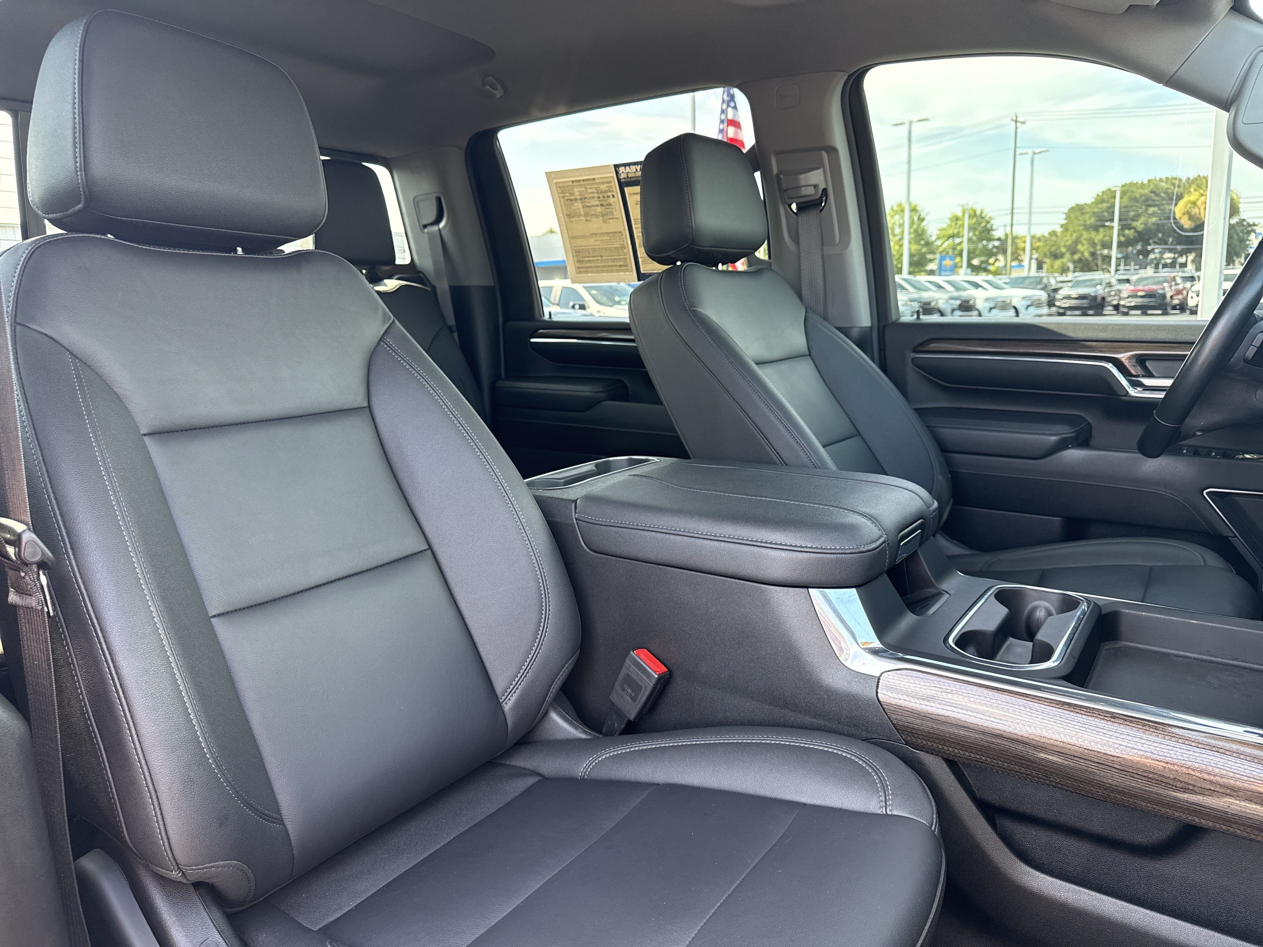 Used 2024 Chevrolet Silverado 2500 LT w/ Midnight Edition AWD/4WD image 31