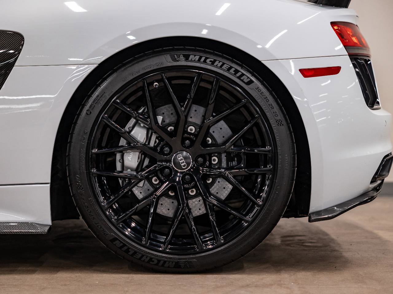 Used 2017 Audi R8 V10 plus image 21