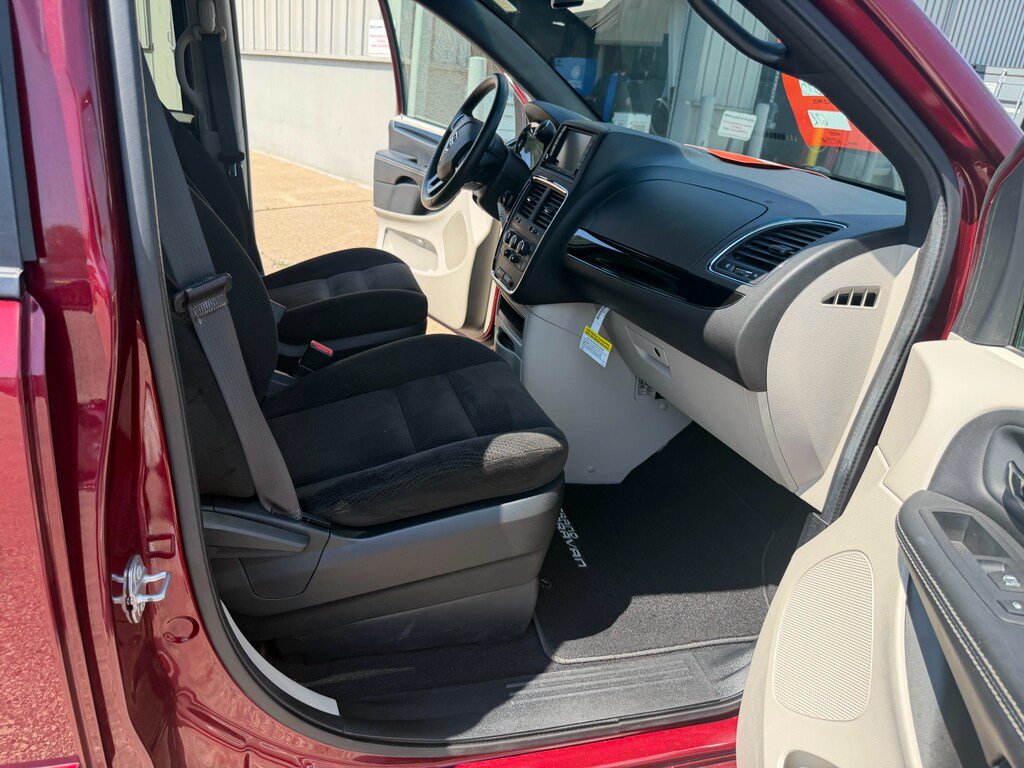 Used 2017 Dodge Grand Caravan SE FWD image 10
