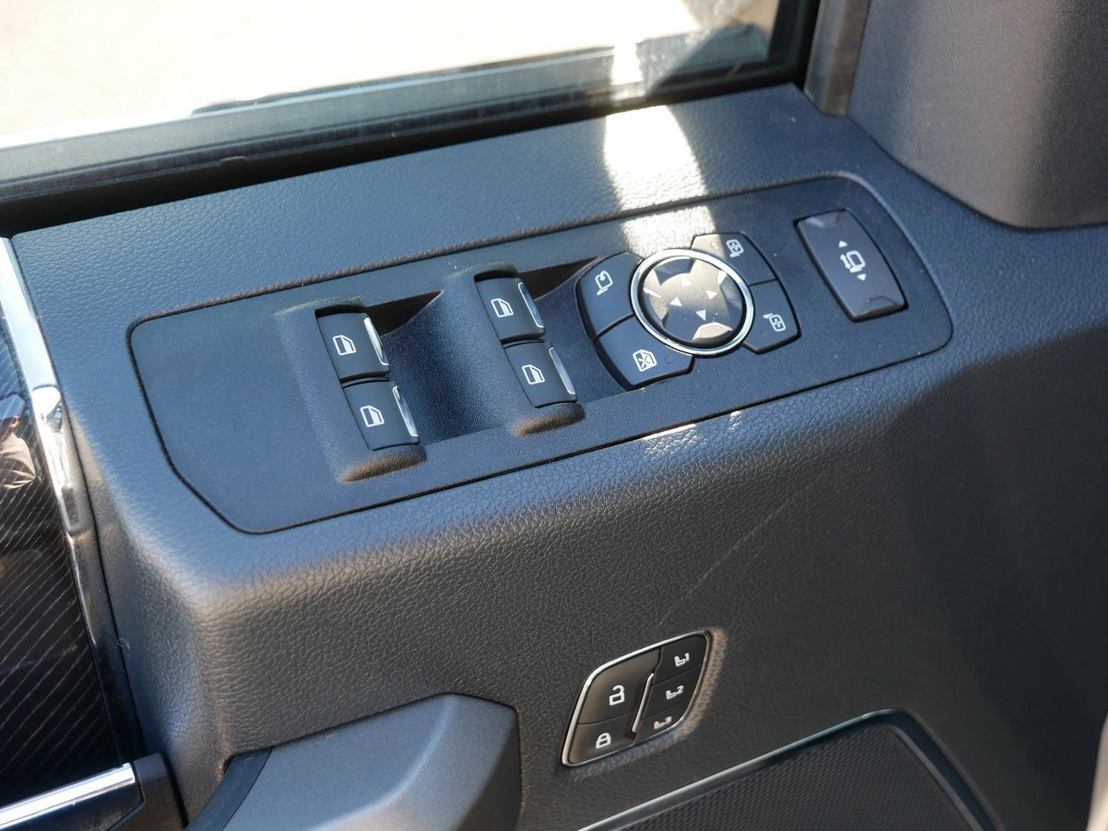 Certified 2022 Ford F250 Platinum w/ FX4 Off-Road Package image 18