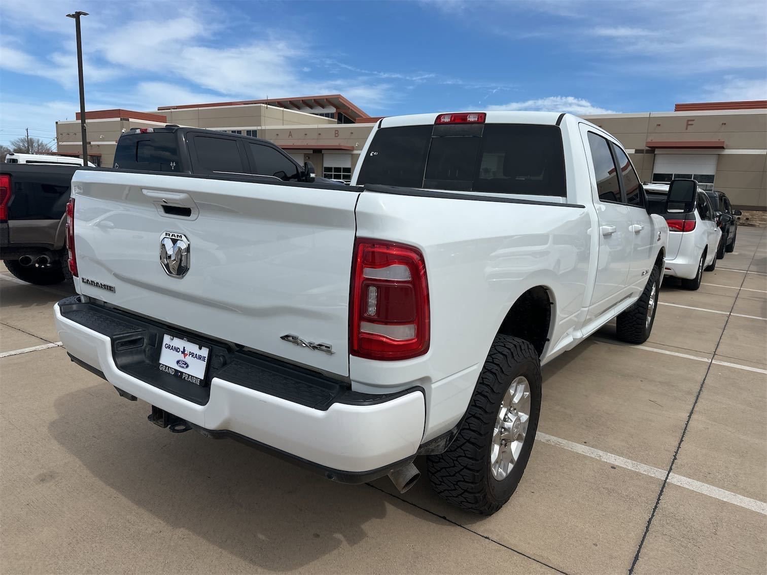 Used 2024 RAM 2500 Laramie AWD/4WD image 3