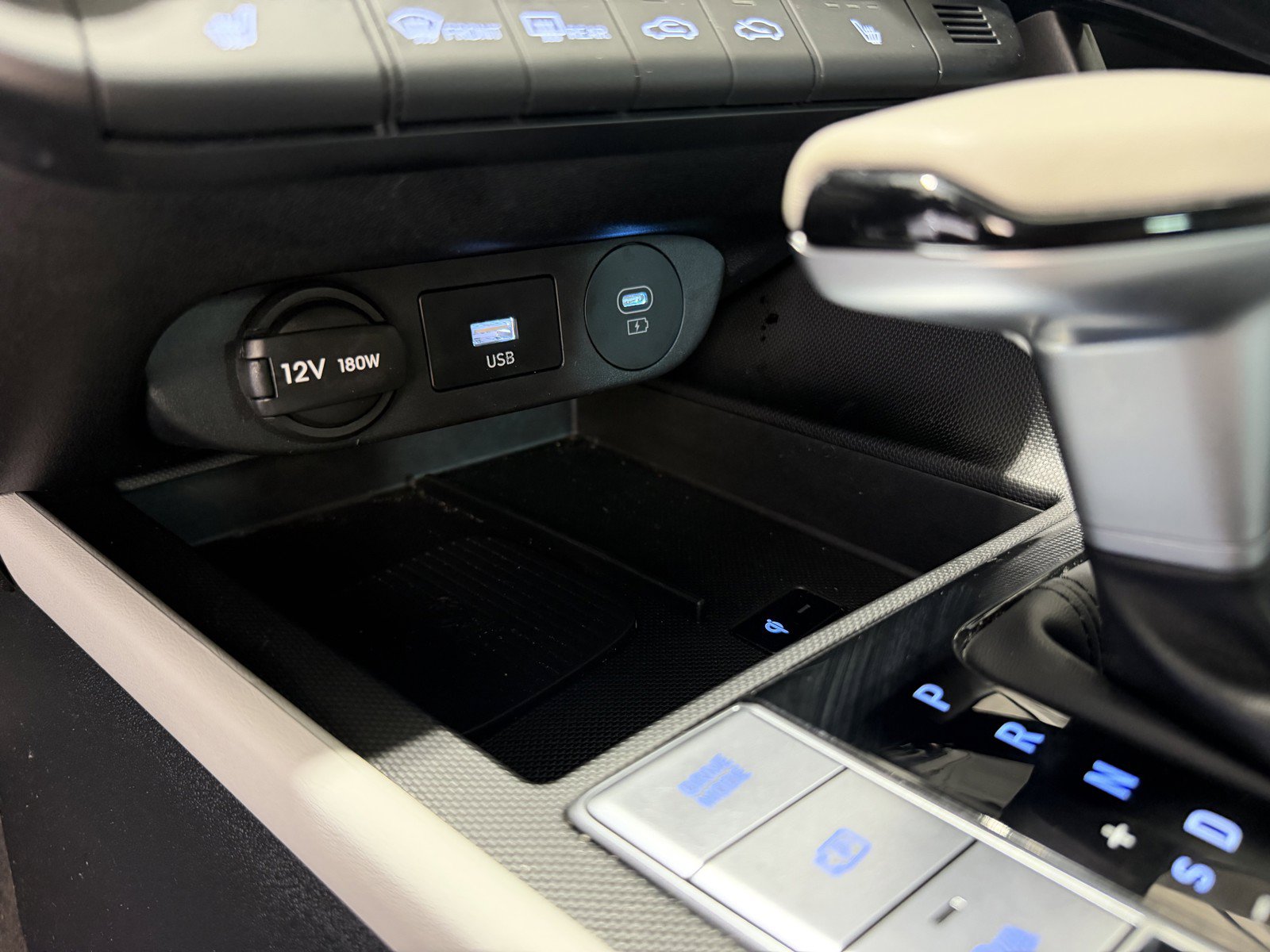 Certified 2024 Hyundai Elantra Limited FWD image 16