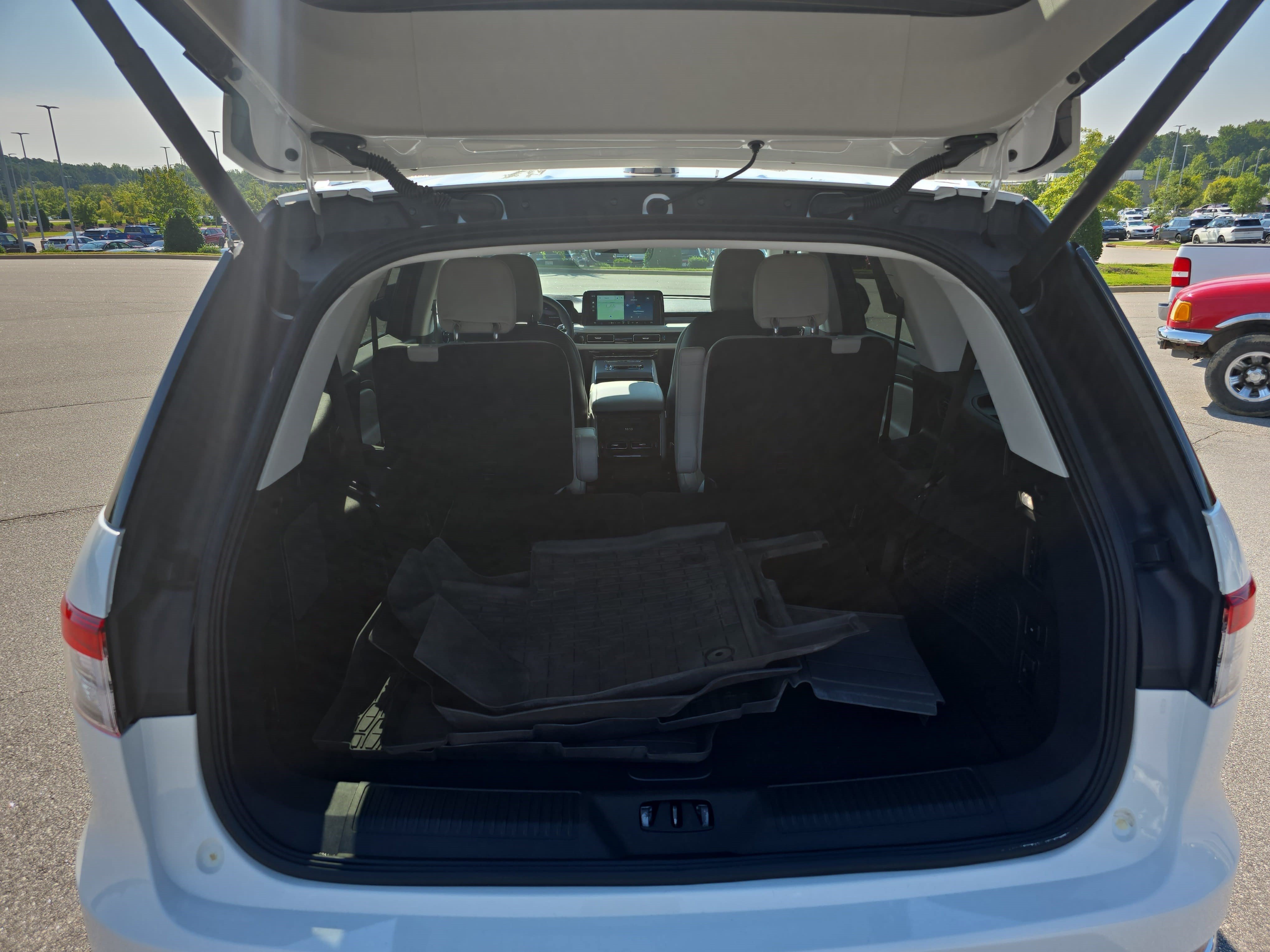 Used 2025 Lincoln Aviator 2WD image 12