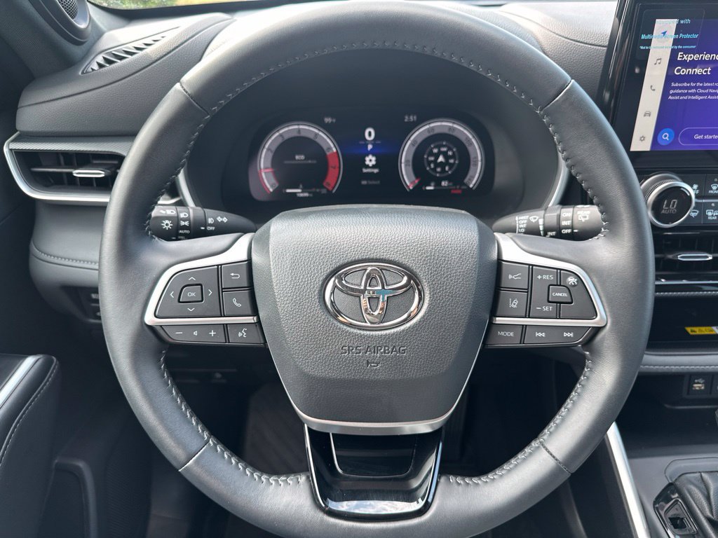Used 2025 Toyota Highlander XSE AWD/4WD image 12