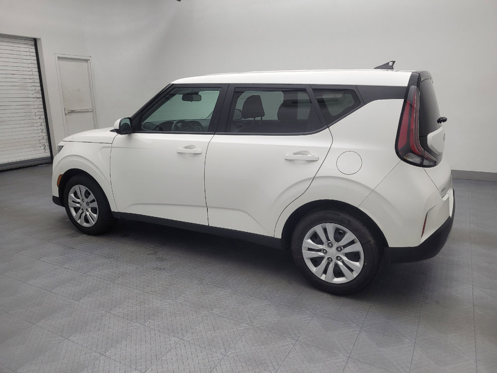 Used 2023 Kia Soul LX image 3