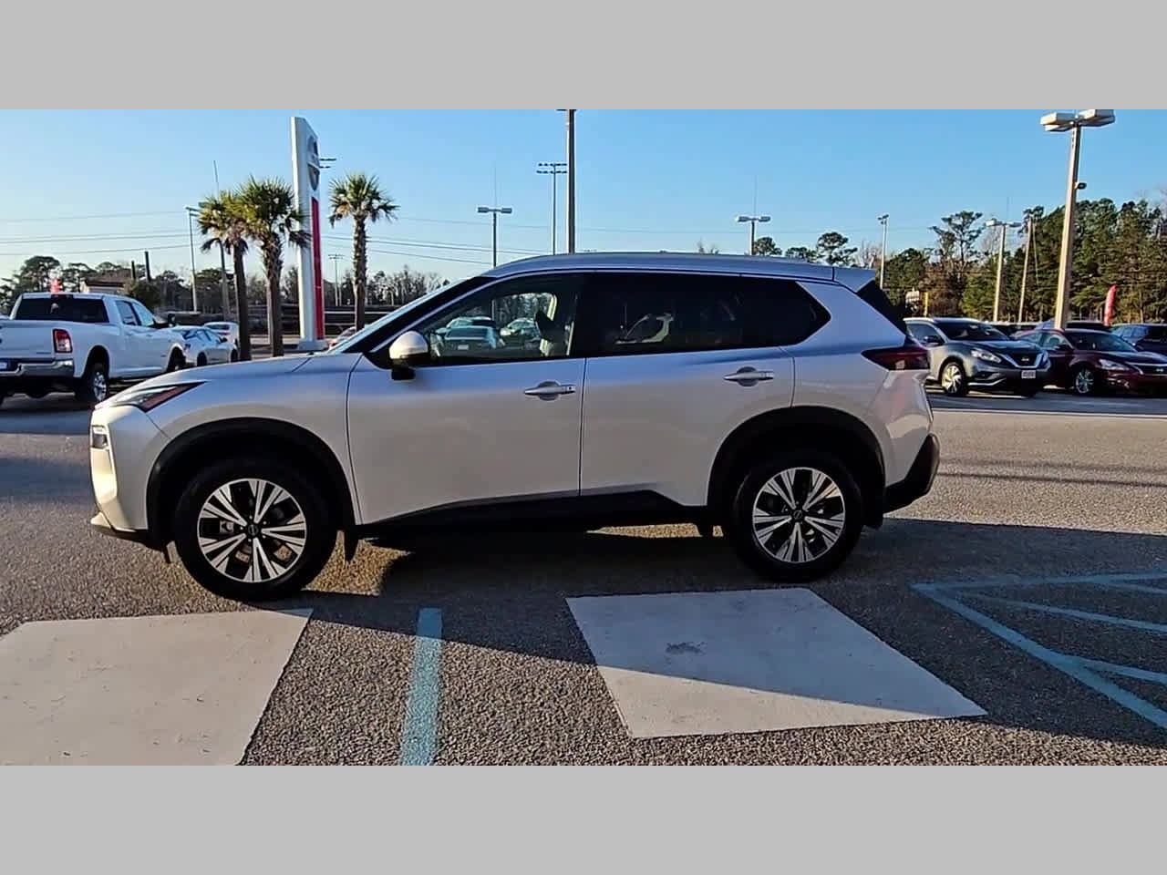 Used 2022 Nissan Rogue SV w/ SV Premium Package image 26