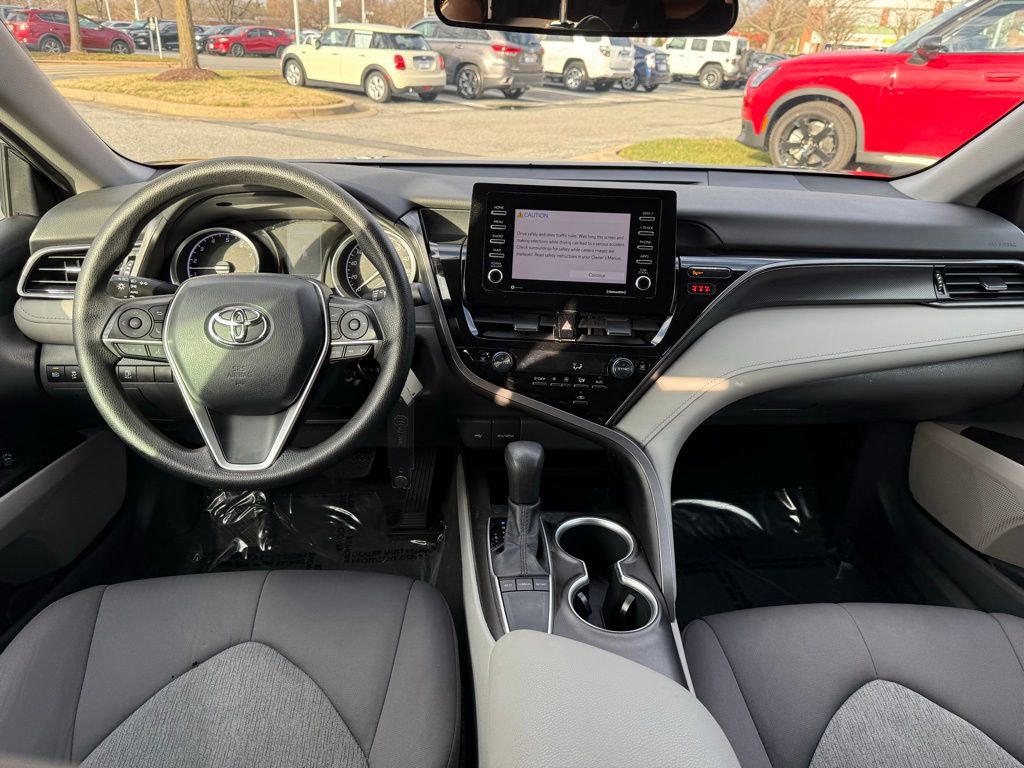 Used 2022 Toyota Camry LE image 19