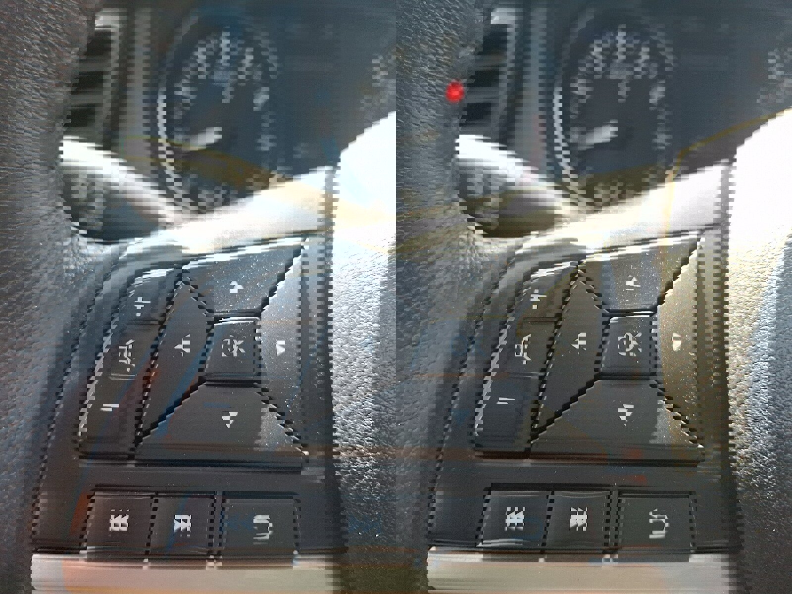 Used 2018 Nissan Rogue SV image 20