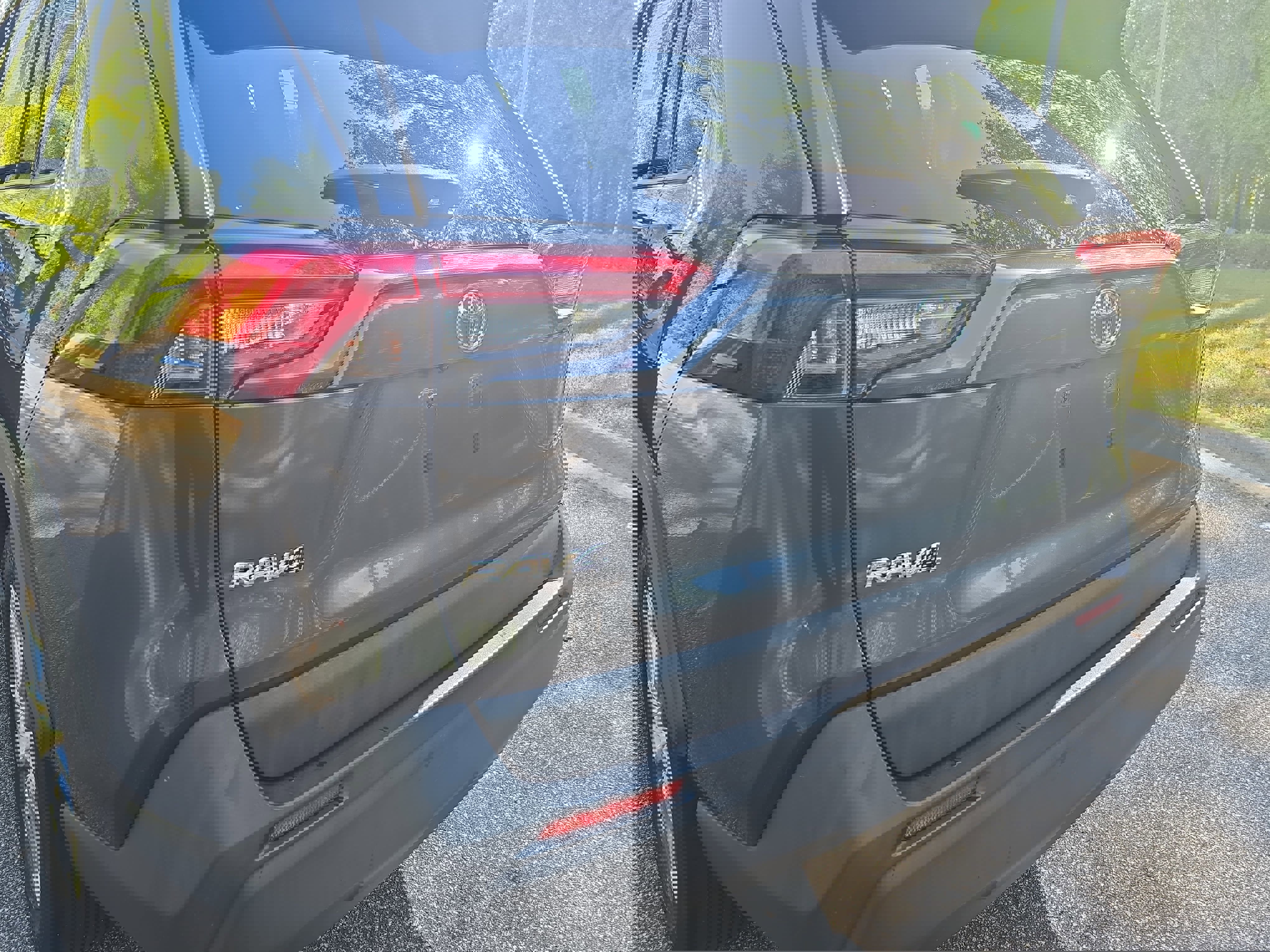 Used 2019 Toyota RAV4 XLE Premium image 34