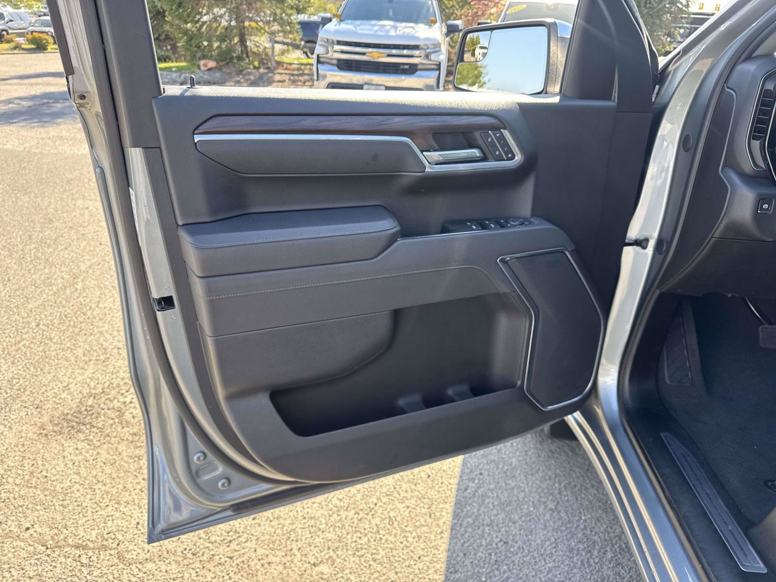 Certified 2025 GMC Sierra 1500 SLT AWD/4WD image 24