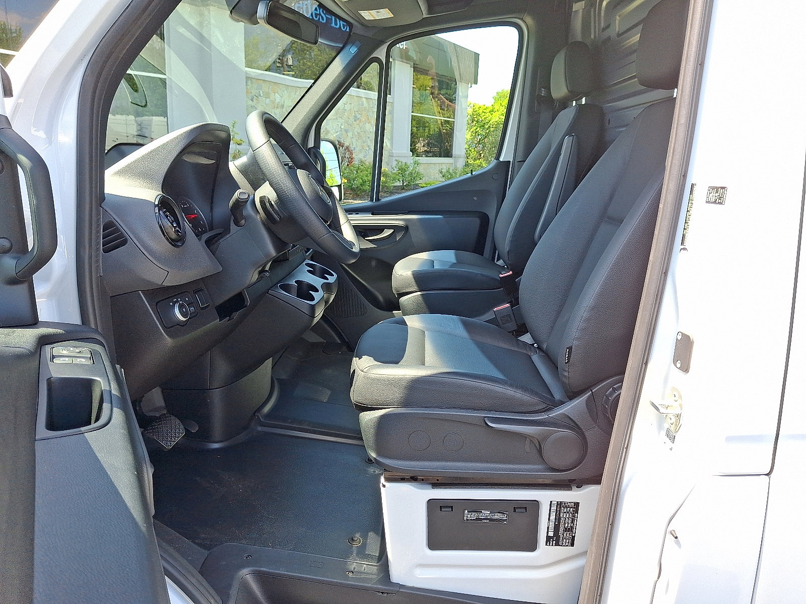 Used 2025 Mercedes-Benz Sprinter 2500 image 14