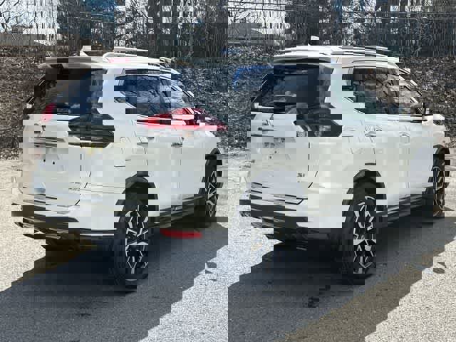 Used 2018 Nissan Rogue SL w/ Premium Package image 23