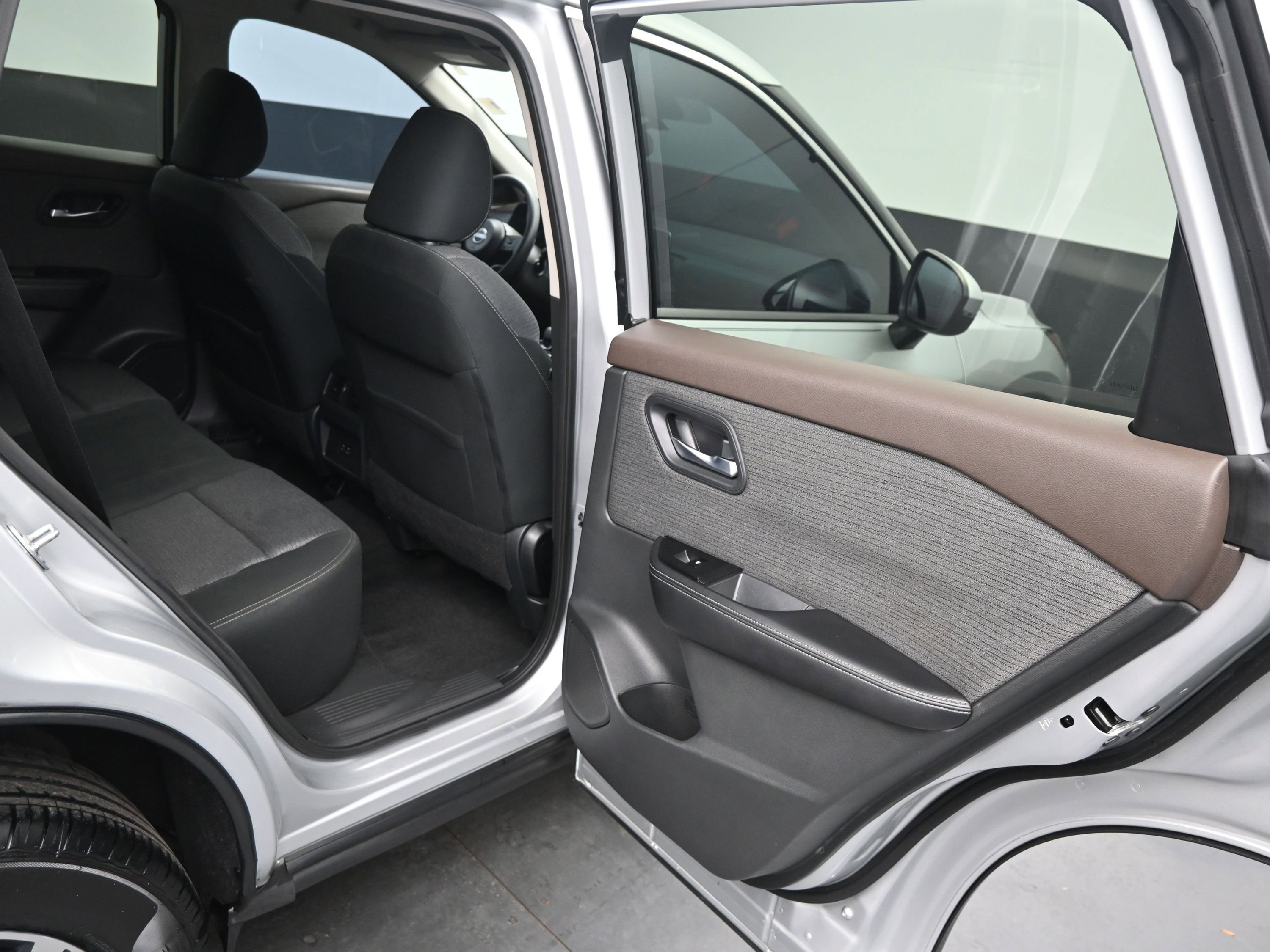 Used 2022 Nissan Rogue SV image 10