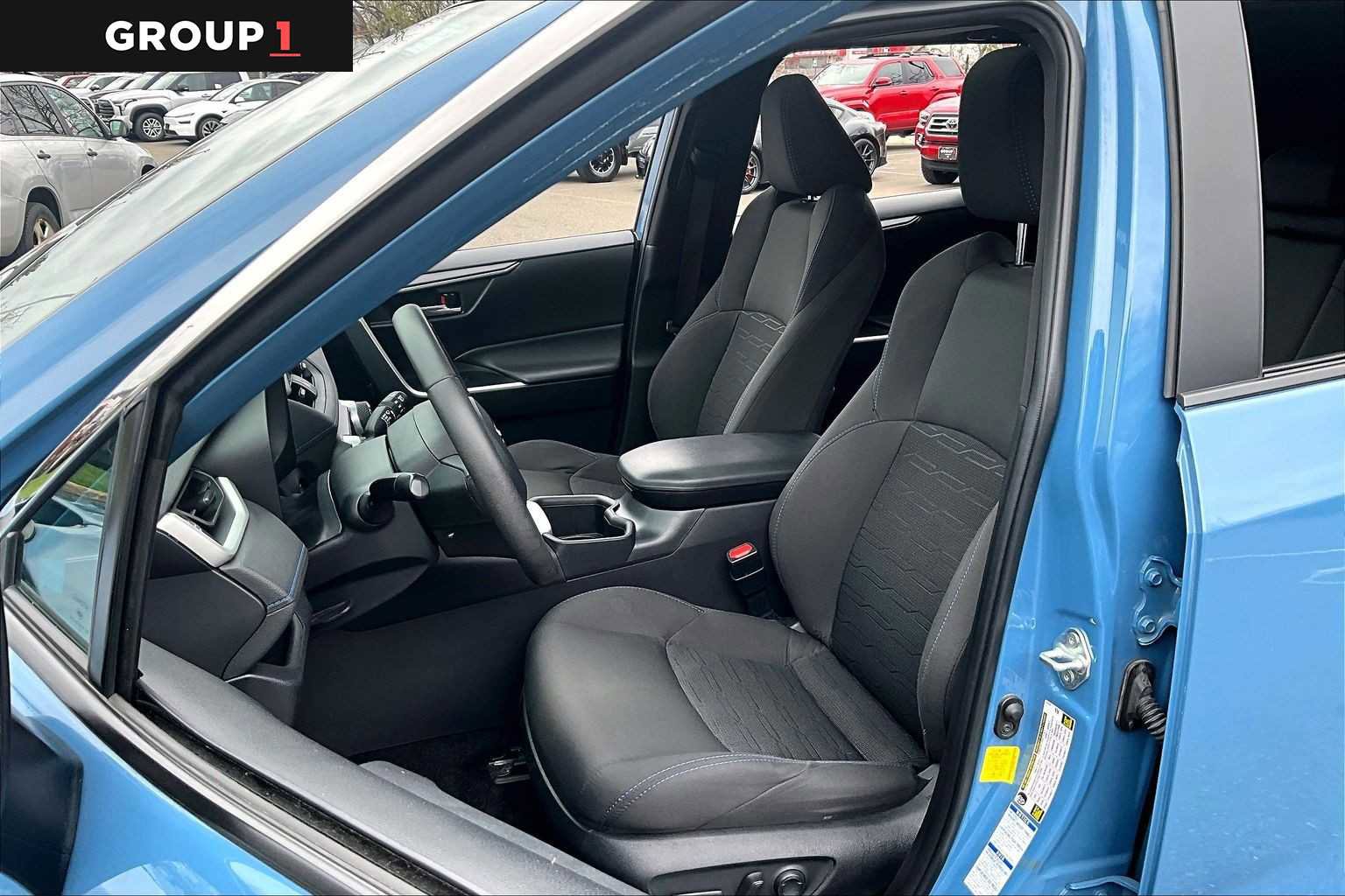 Used 2022 Toyota RAV4 SE w/ Convenience Package AWD/4WD image 8