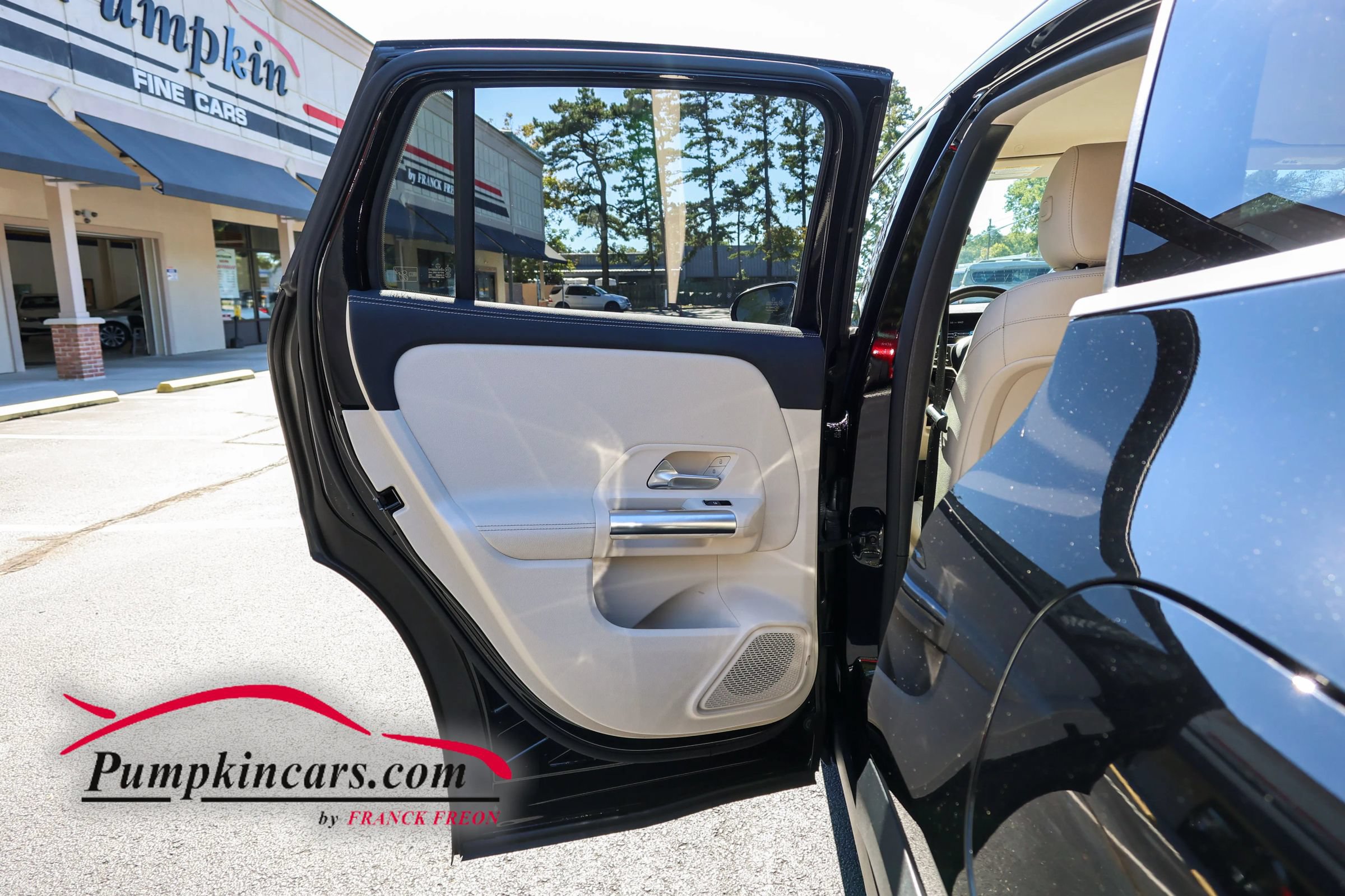Used 2021 Mercedes-Benz GLA 250 4MATIC w/ Premium Package image 19