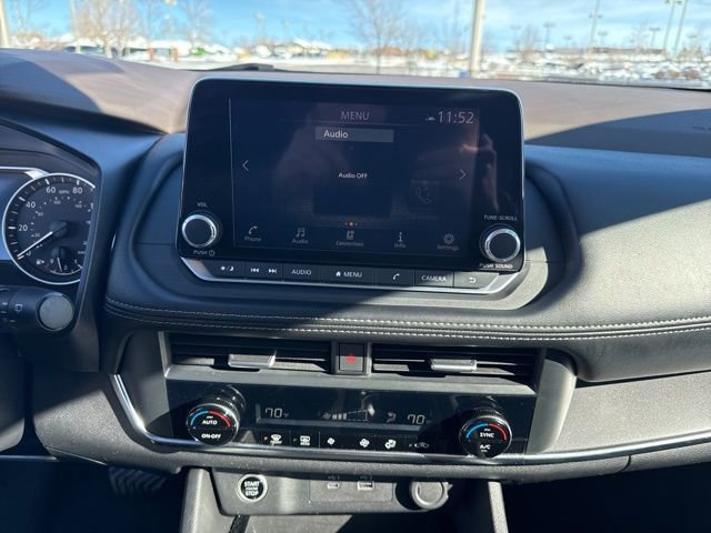 Used 2023 Nissan Rogue SV image 32