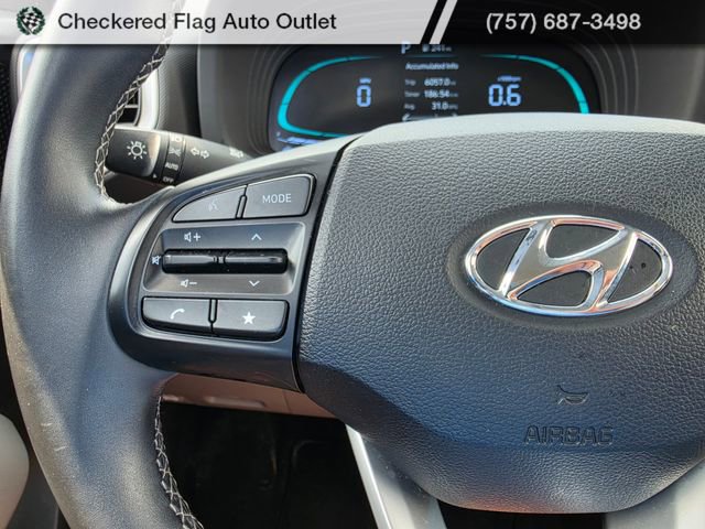 Used 2023 Hyundai Venue SEL image 14