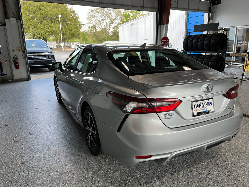 Used 2023 Toyota Camry SE FWD image 6
