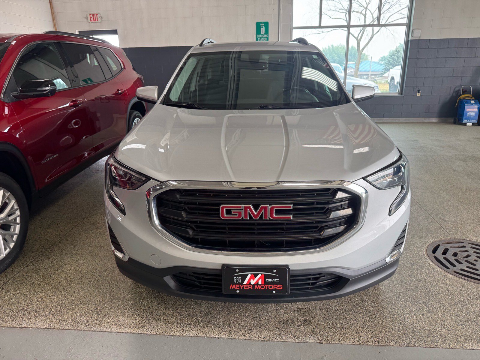 Used 2018 GMC Terrain SLE w/ Driver Convenience Package AWD/4WD image 2