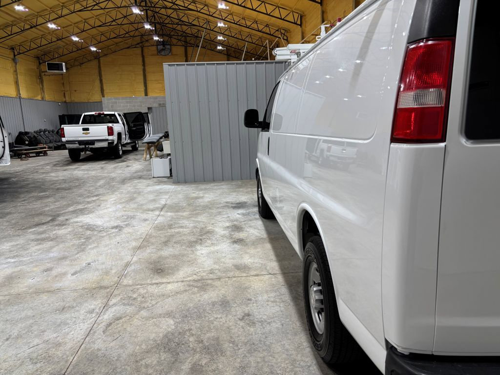 Used 2017 Chevrolet Express 2500 image 9