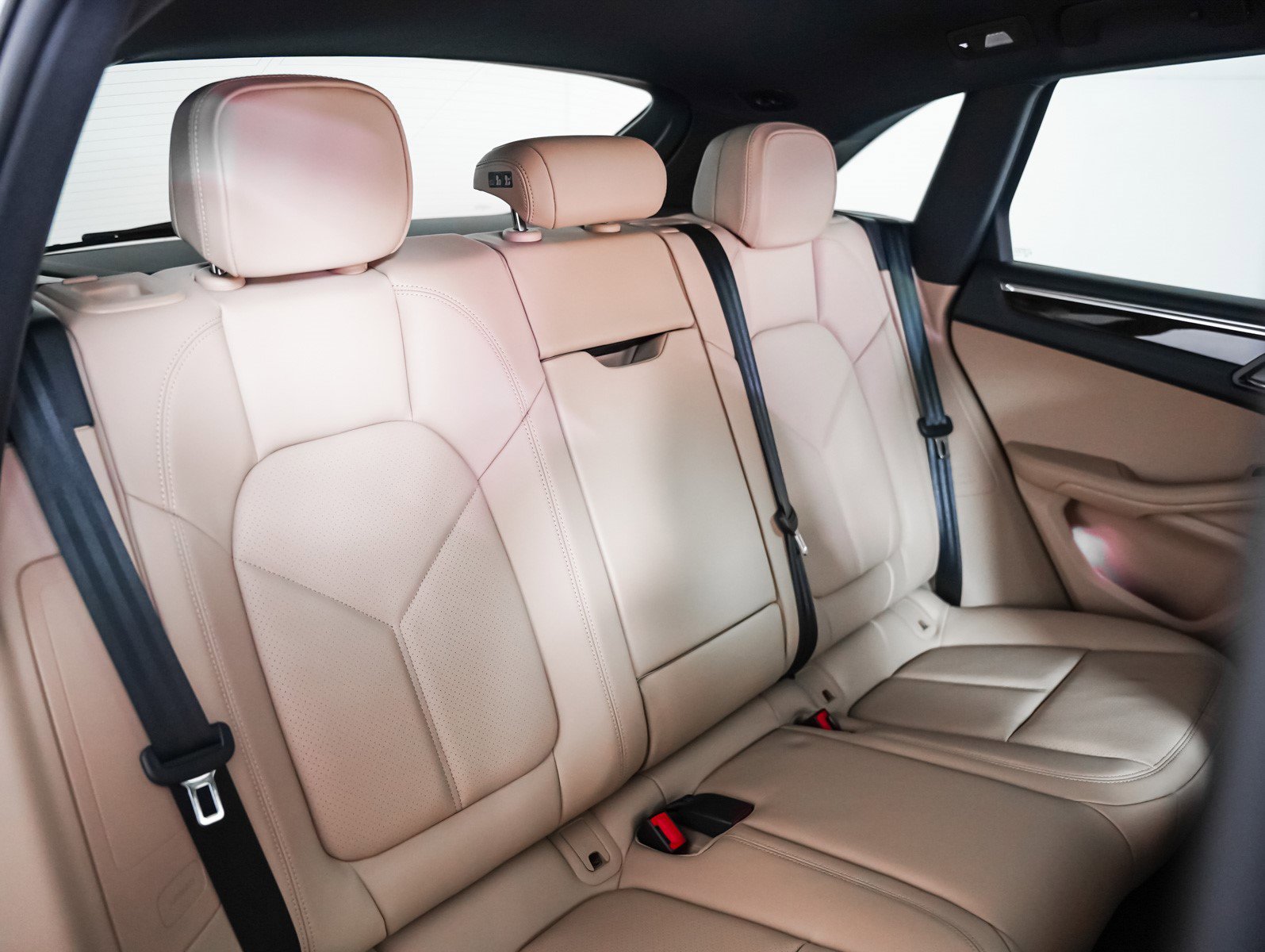 New 2026 Porsche Macan image 6