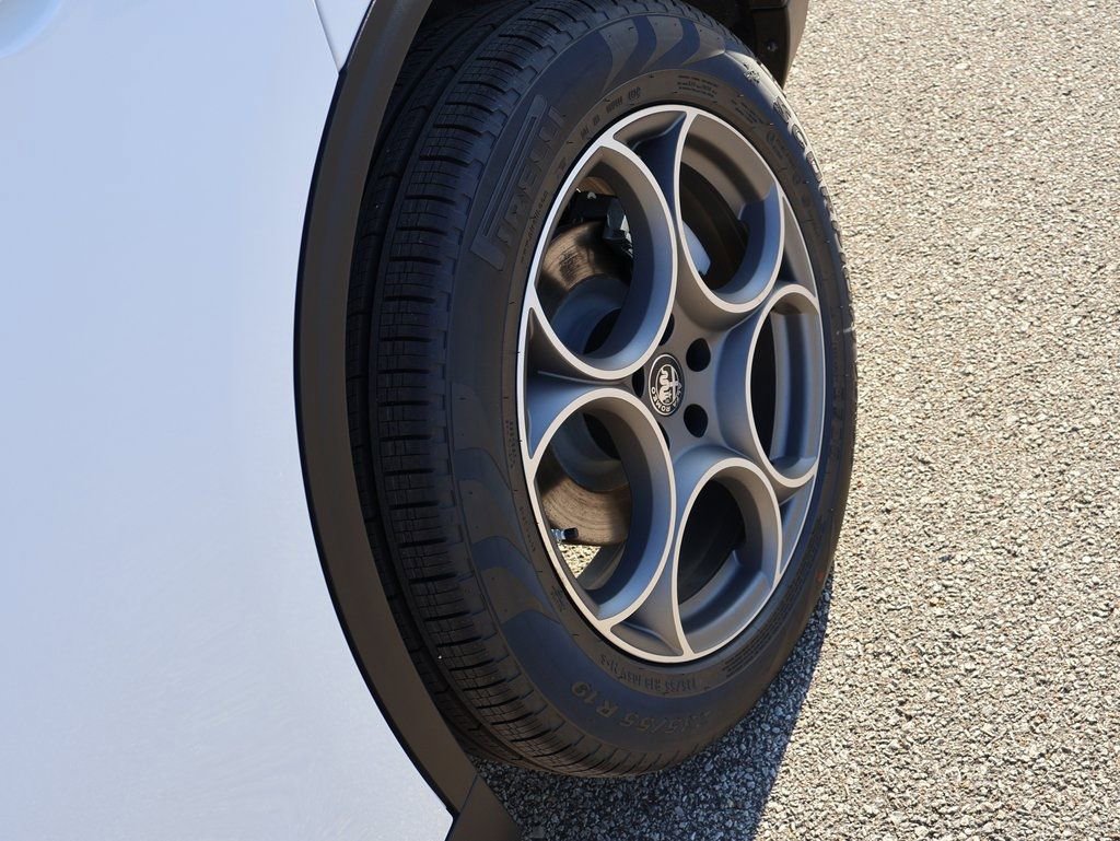 New 2025 Alfa Romeo Stelvio Sprint image 40