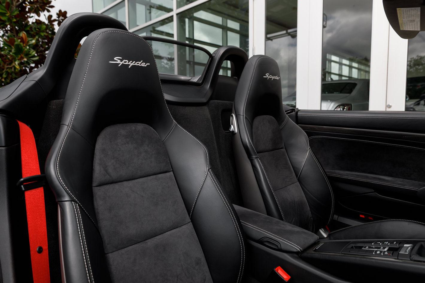 Used 2016 Porsche Boxster Spyder RWD image 37