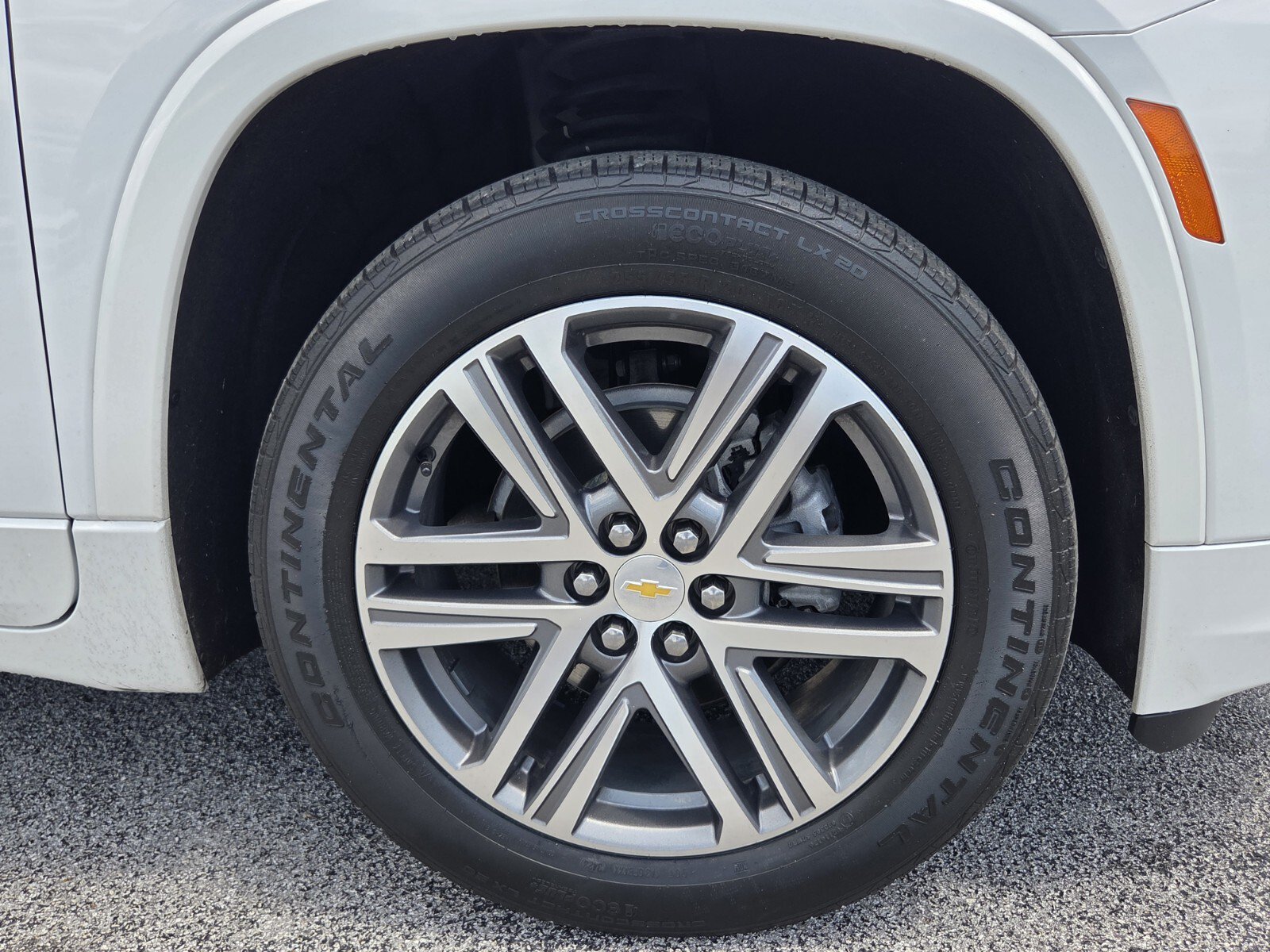 Used 2023 Chevrolet Traverse High Country w/ LPO, Floor Liner Package FWD image 9