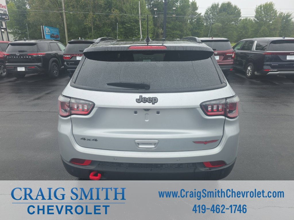 Used 2025 Jeep Compass Trailhawk AWD/4WD image 4